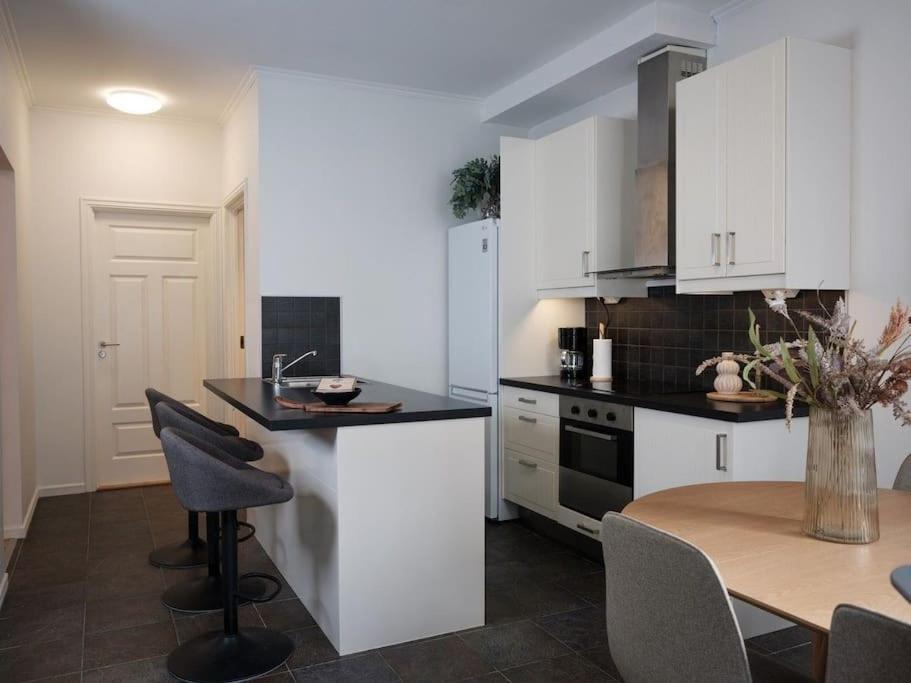In The Heart Of Brosundet! Fully Equipped 3 Bed Room Ap 올레순 외부 사진