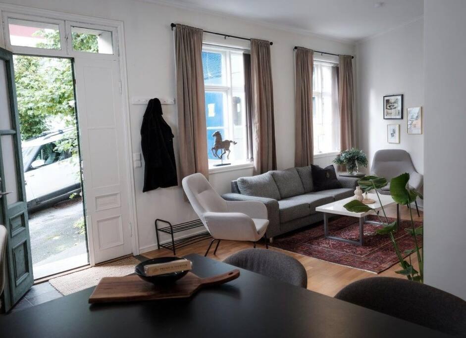 In The Heart Of Brosundet! Fully Equipped 3 Bed Room Ap 올레순 외부 사진